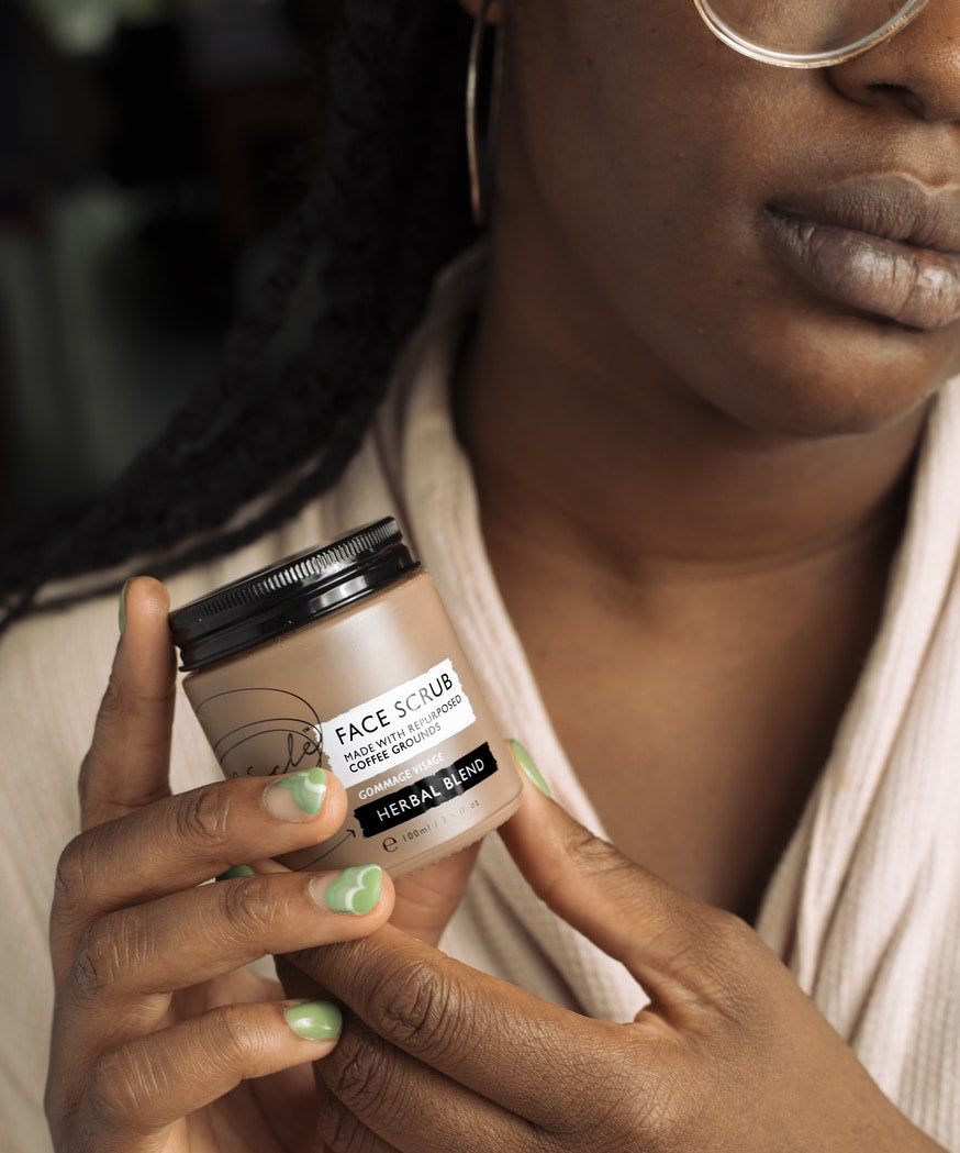 Gommage visage au café pour l'acné - Mélange de plantes - Upcircle Beauty